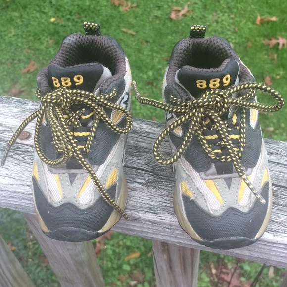 New Balance size 5 boys sneakers great condition - Picture 1 of 6